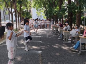 <strong>湖北沙洋后港小学组织六年级全体学生开</strong>