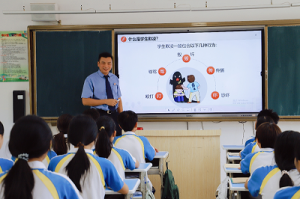 <b>�·��죺���θ�У����ѧ��һ�� ��ѧ�����衰������</b>