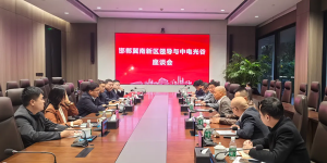 <b>�����м�����������ί����ǡ���ί�������ۿ���һ�е����е���</b>