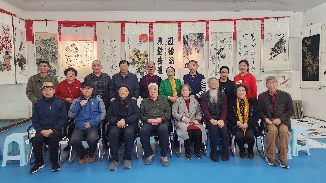 陈香梅世界艺术家协会书画笔会在京举行 17位名家挥毫共绘艺术盛宴 2025年10月8日上午10时,由陈香梅世界艺术家协会主办的“书画艺术交流笔会”在北京盛合体育中心圆满举行。来自全国各地的17(图1) 陈香梅世界艺术家协会书画笔会在京举行 17位名家挥毫共绘艺术盛宴 2025年10月8日上午10时,由陈香梅世界艺术家协会主办的“书画艺术交流笔会”在北京盛合体育中心圆满举行。来自全国各地的17(图1)