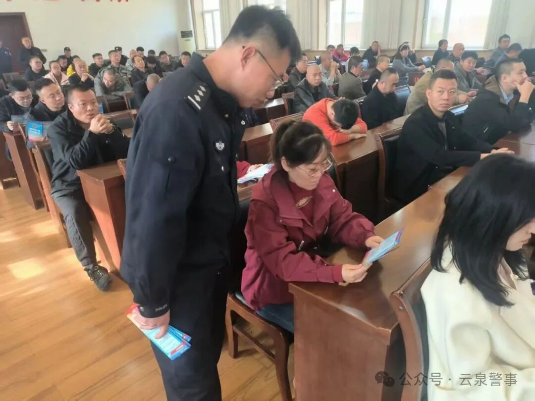 法治宣讲再出发 深入矿井送安全(图2)