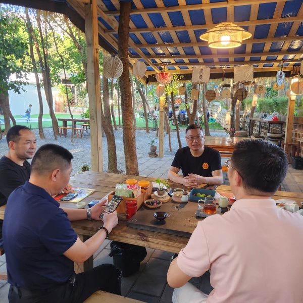 笔墨融乡韵 艺润小树林——著名书画家徐岩赴厦门翔安文化社区开展艺术交流(图6) 笔墨融乡韵 艺润小树林——著名书画家徐岩赴厦门翔安文化社区开展艺术交流(图6)