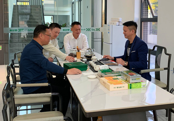 翰墨飘香润产业 文化赋能促发展——著名书画家徐岩教授一行调研福建雅思达食品有限公司(图3)