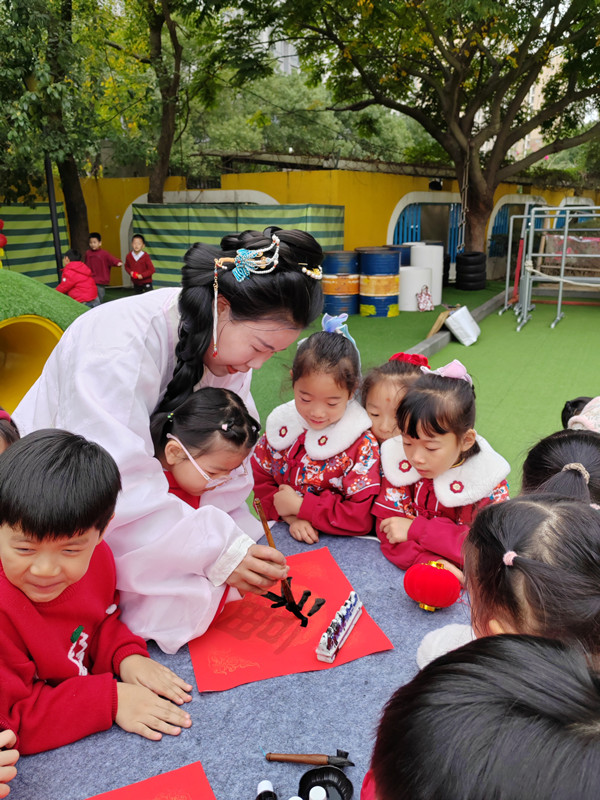 墨香润童心 春联迎新年——著名书画家徐岩走进永南幼儿园共庆元旦(图4)
