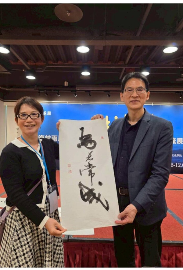 「古漕新韵」两岸艺术交流展上林家同博士歌曲节奏书法震撼全场(图4)