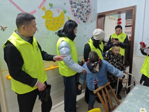 ������ů��ϵͯ�� ����������־Ը�ߵ�