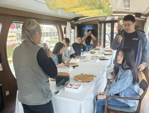 舟行越韵，铜雕疗愈｜在环城河上，赴一场非遗与情绪的双向奔赴(图2)