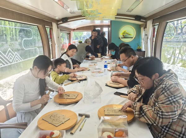 舟行越韵，铜雕疗愈｜在环城河上，赴一场非遗与情绪的双向奔赴(图3)
