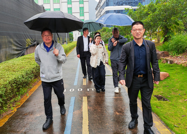 书画家徐岩教授应邀考察安发生物科技有限公司 共话艺术与产业融合发展(图2)