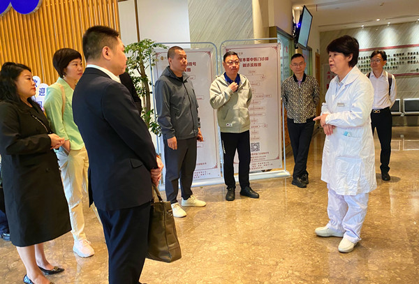 书画家徐岩教授应邀考察安发生物科技有限公司 共话艺术与产业融合发展(图5)