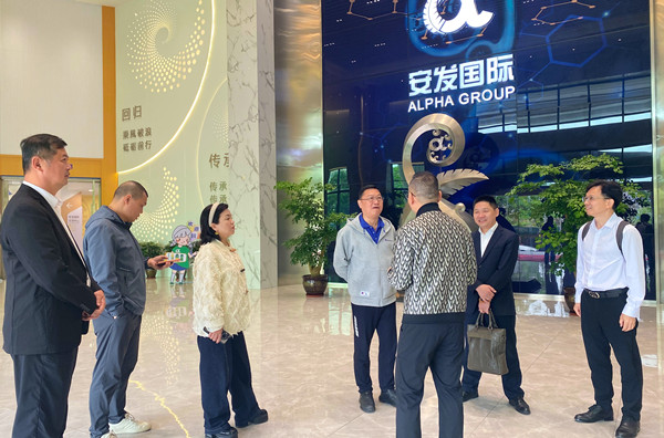 书画家徐岩教授应邀考察安发生物科技有限公司 共话艺术与产业融合发展(图6)