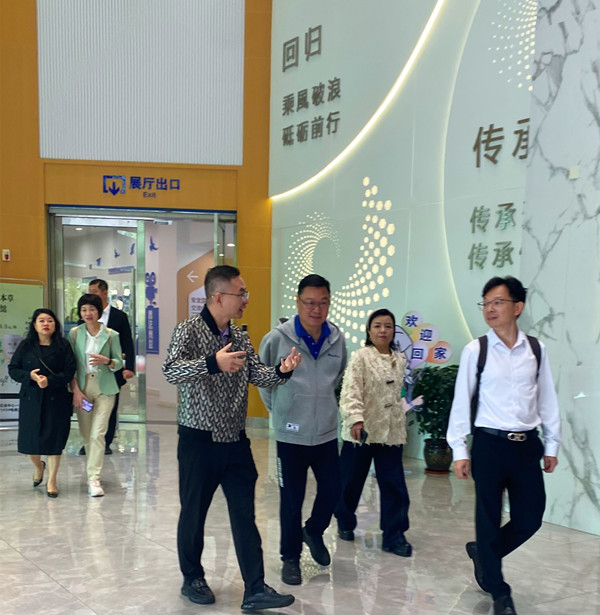 书画家徐岩教授应邀考察安发生物科技有限公司 共话艺术与产业融合发展(图8)