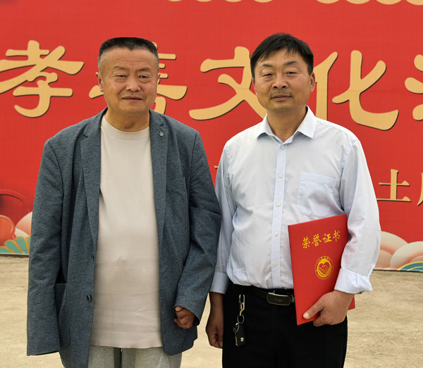 猫咪的母亲节 /刘晓华(图2)