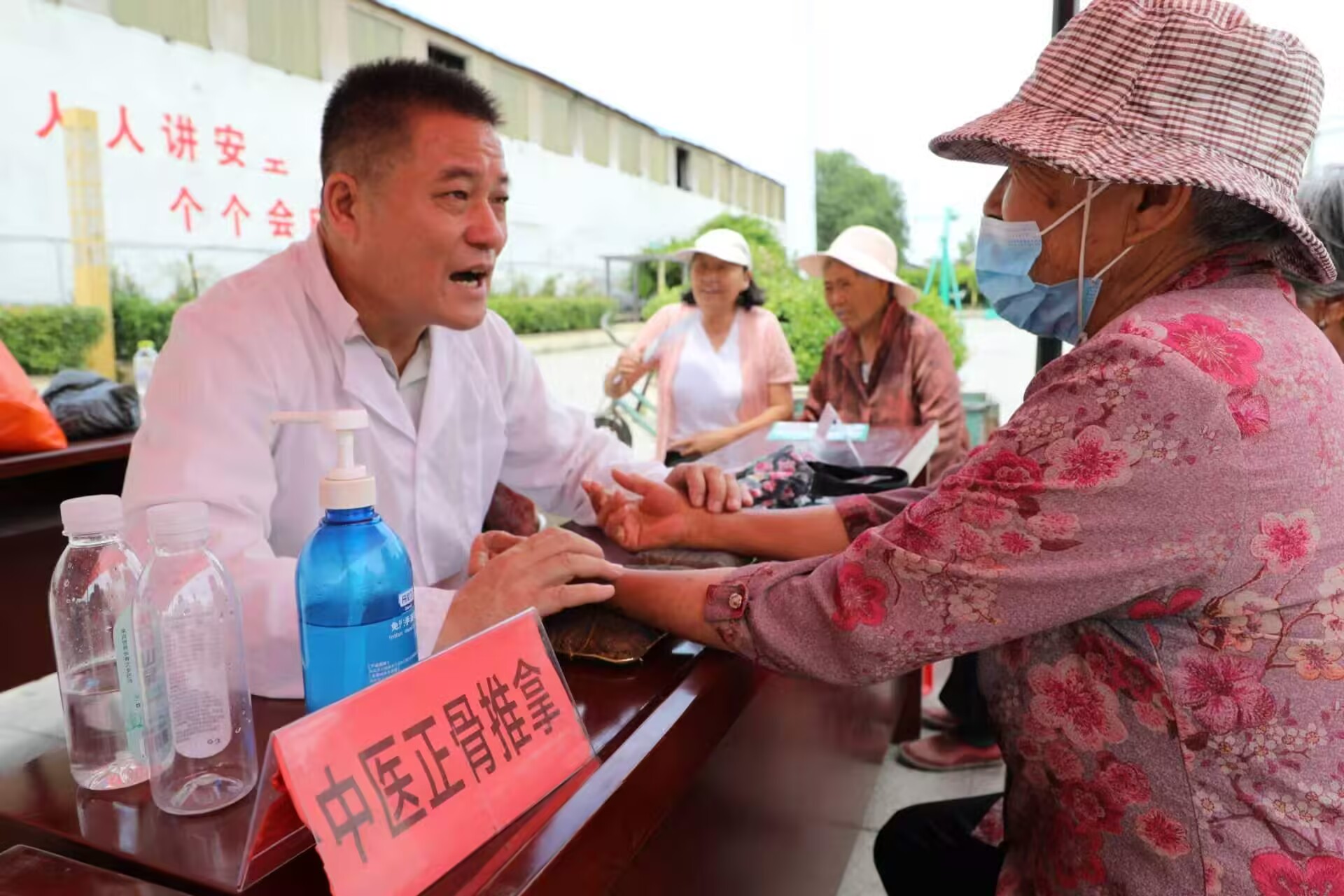 汇聚爱心力量 服务基层群(图8)
