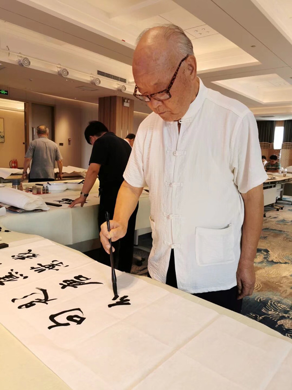 刀刻伟人风骨 丹心永寄山河——开化老教师徐明亮红色木刻作品饱含赤诚初心(图1)